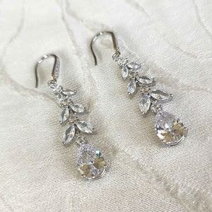 Silver Crystal Drop Earrings, Crystal Dangle Bridal Earrings, Crystal Drop Bride Earrings, Drop Earrings, Crystal Wedding Earrings