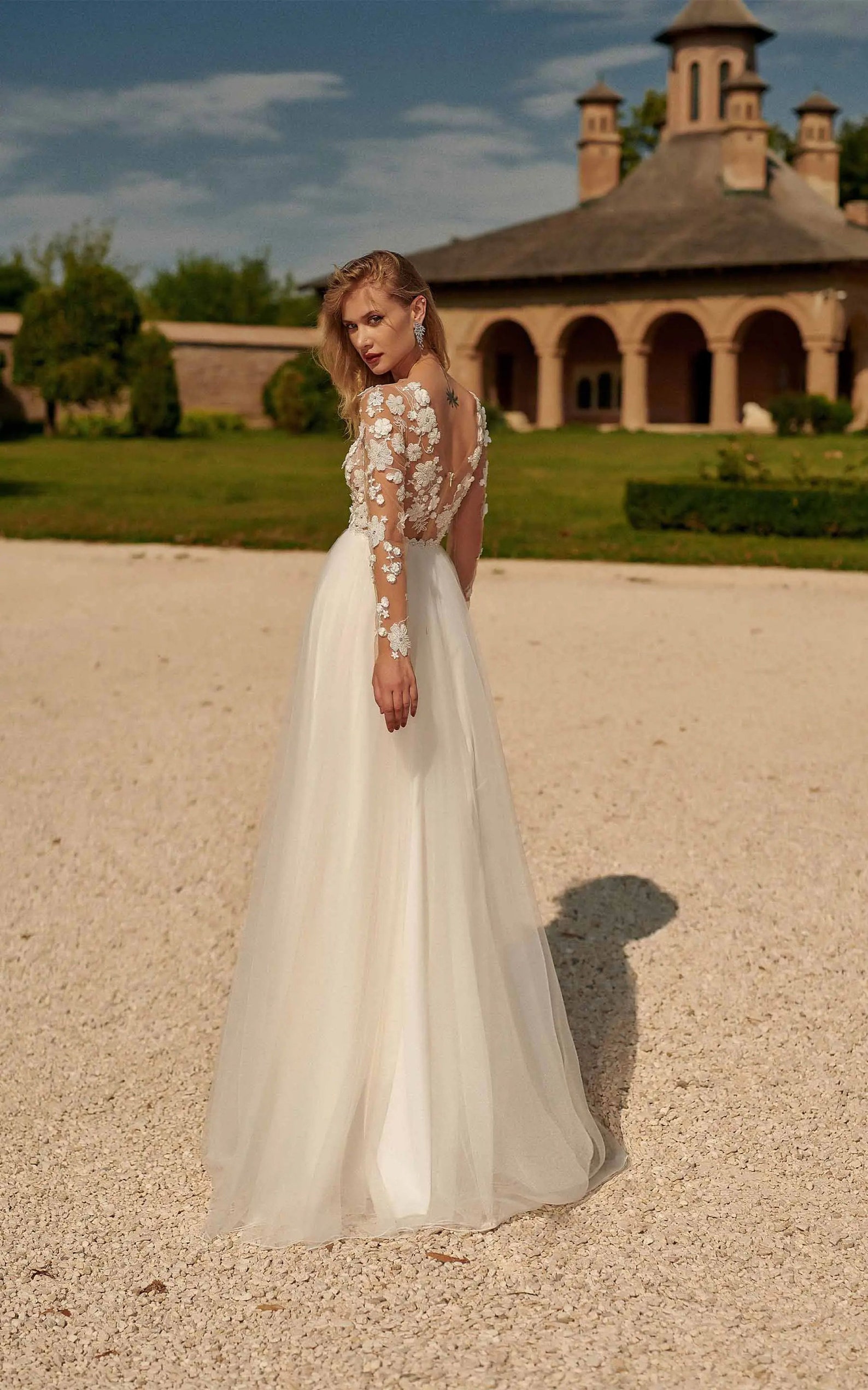 Boho Organza Wedding Dresses with Bow Long Sleeves Square Collar A-Line Elegant Wedding Y4450 main image 1