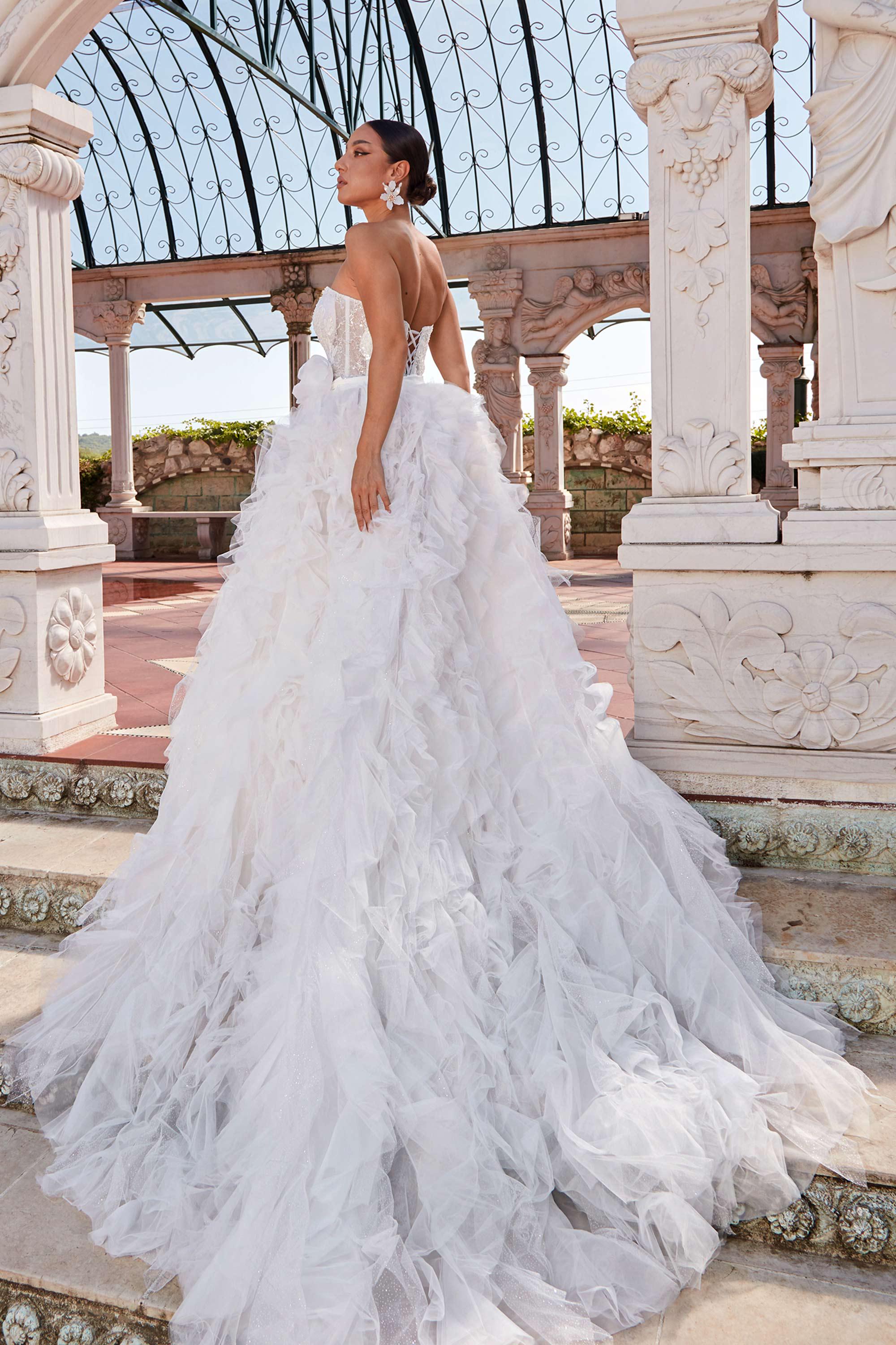 chinese dress ladies Luxurious Long Sleevess Beading Appliques Rhinestones Mermaid Wedding Dress with Sweep Train