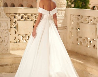 Abito da sposa classico in raso a trapezio con spalle scoperte