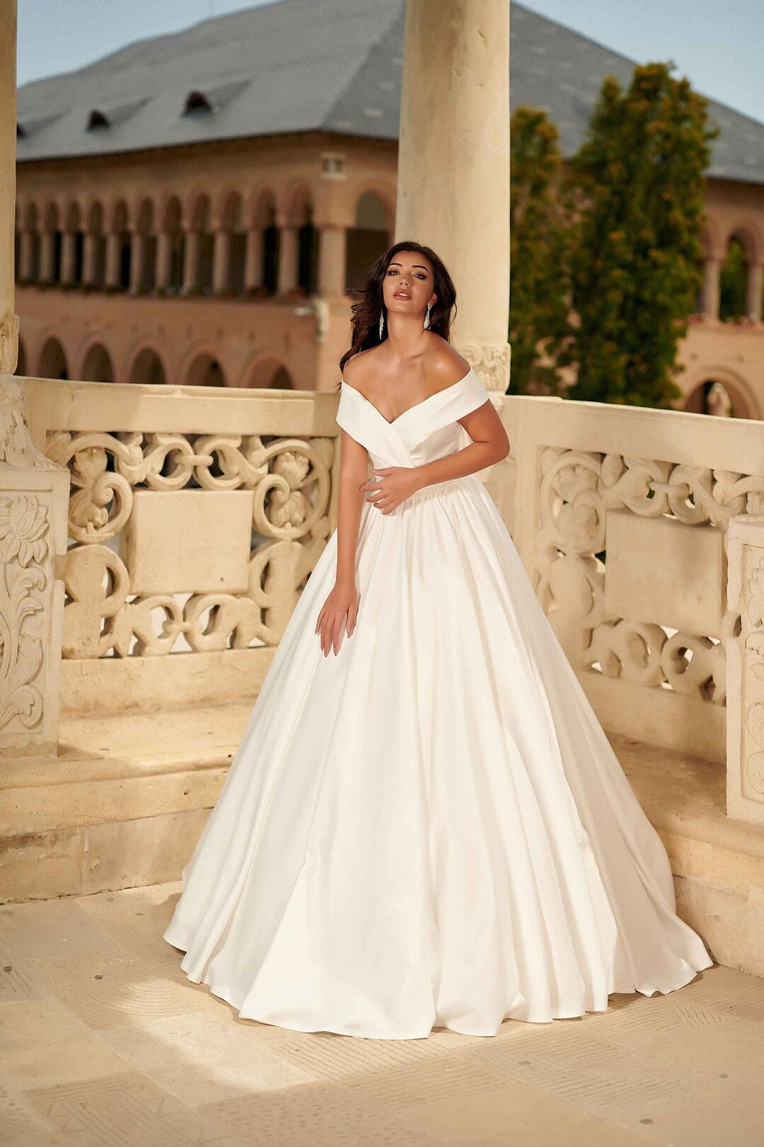Classic fit Satin A Line Sleeveless Off The Shoulder Silt  Long Train Wedding Dresses main image 1