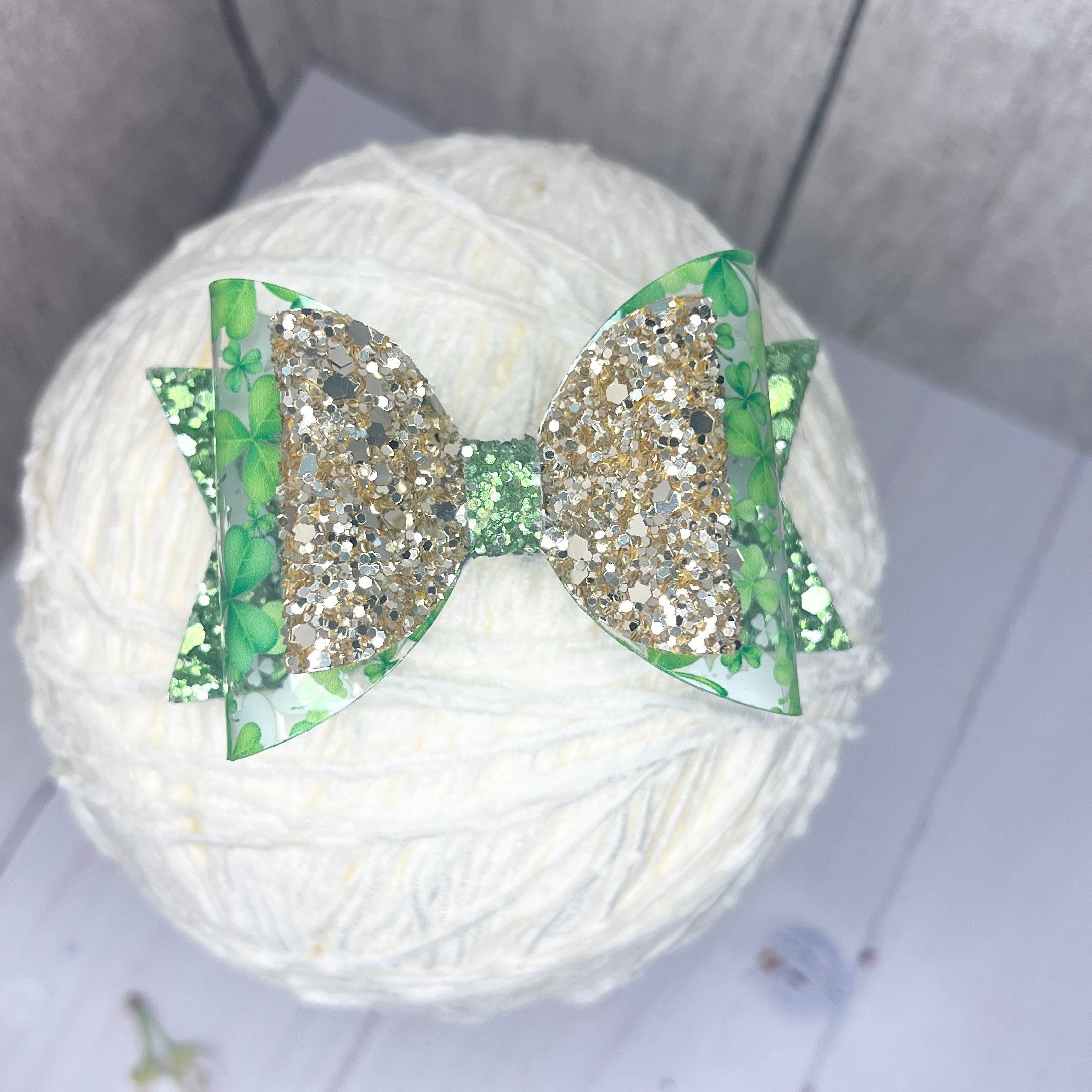 2 St. Patrick's Day Haarschleifen – Kleeblatt-Design Mit Glitzer, Krokodilklemmen, 10,2 Cm, Grün-weiß
