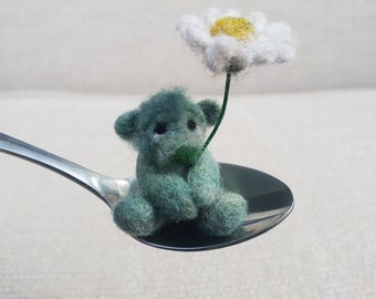 Miniature Bear with Daisy, Daisy flower gifts