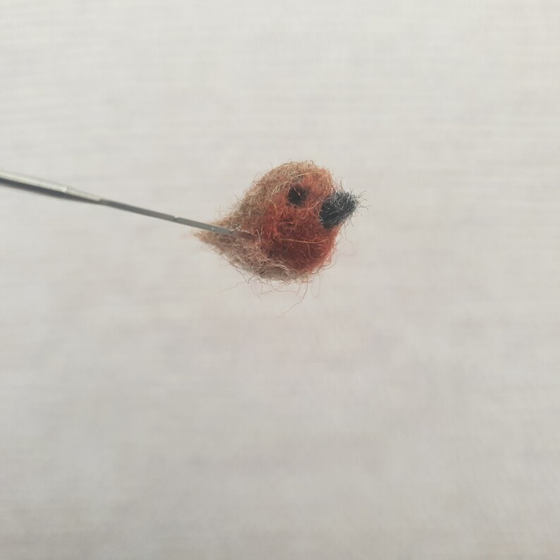 Micro Robin, needle felted Robin, doll house miniatures, miniature Bird image 1
