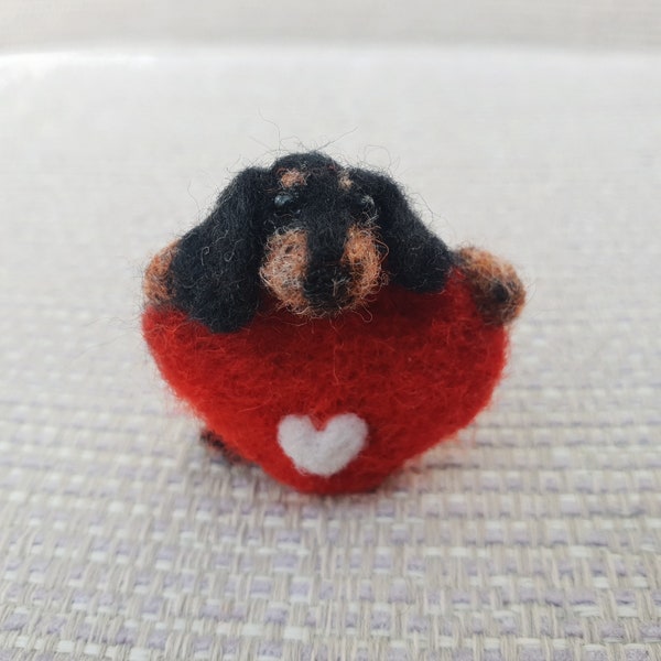 Dachshund gifts, needle felted Dachshund, miniature Sausage Dog,