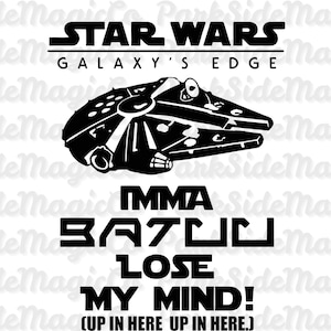 Puede incluir: Gráfico en blanco y negro con el logo de Star Wars, el Halcón Milenario y el texto "IMMA BATUU LOSE MY MIND!". El diseño también incluye "GALAXY'S EDGE" y "(UP IN HERE UP IN HERE.)".