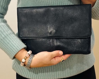 Pochette in pelle blu navy / Borsa da sera morbida pieghevole / Borsa a mano minimalista in vera pelle
