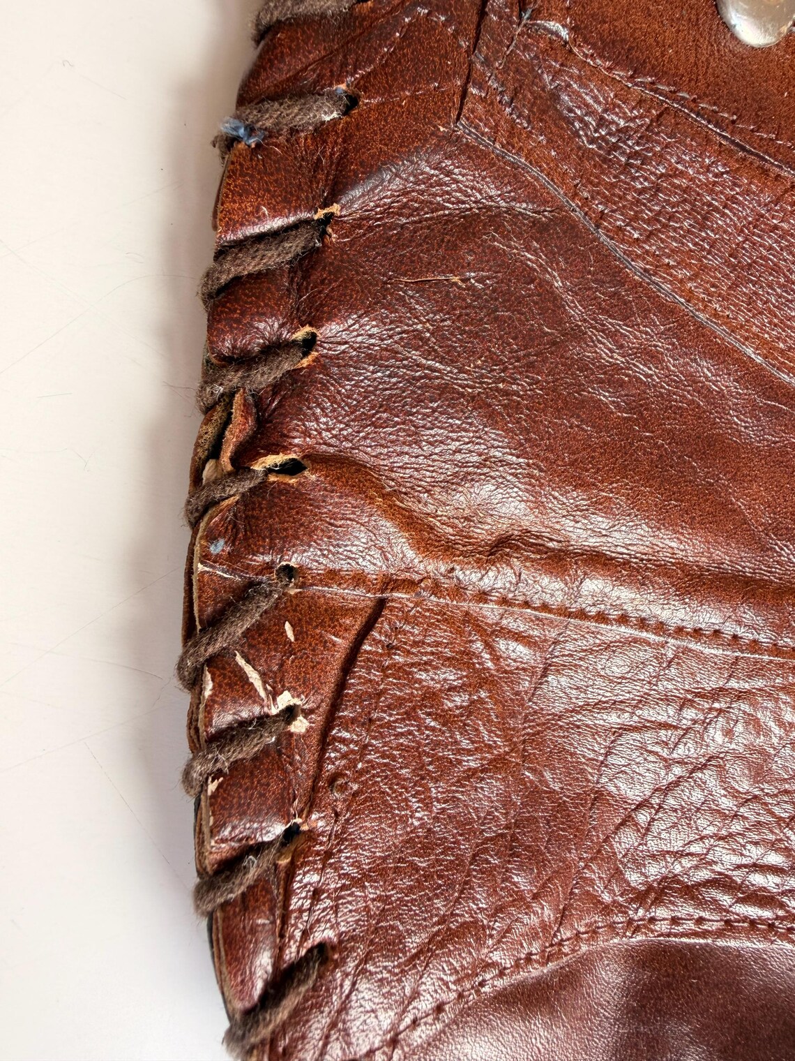 Vintage 70s Brown Leather Patchwork Clutch | Hand-Stitched Boho Purse, foto 4 di 5