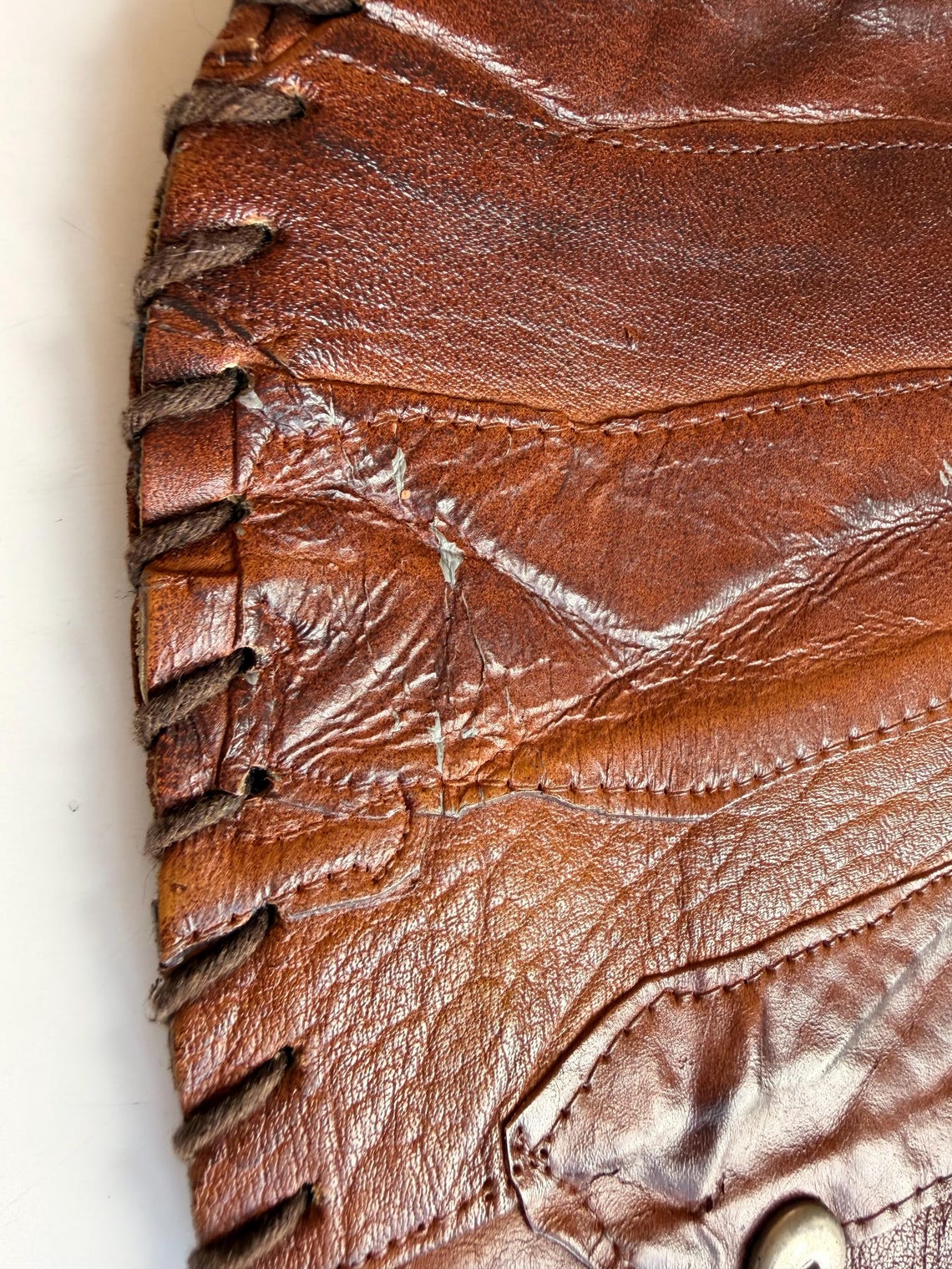 Vintage 70s Brown Leather Patchwork Clutch | Hand-Stitched Boho Purse, foto 3 di 5