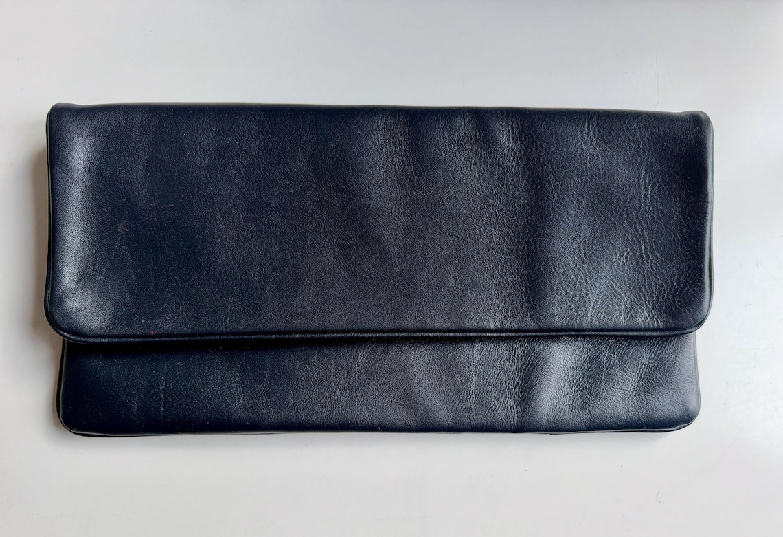 Vintage Black Leather Envelope Clutch | 90s Minimalist Evening Bag, foto 2 di 5