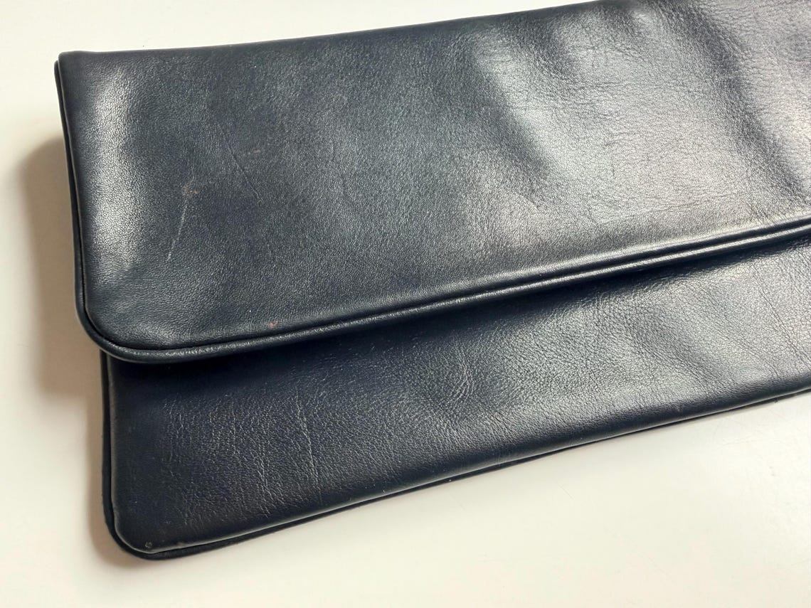 Vintage Black Leather Envelope Clutch | 90s Minimalist Evening Bag, foto 3 di 5