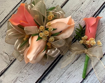 Prom corsage and boutonniere set Peach wrist corsage Orange Bridesmaid bracelet Rustic corsage for wedding Boho corsage Mother corsage