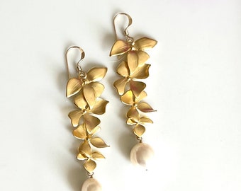 Bridesmaids earrings, flower pearl earrings, floral earrings, orchid earrings, Gold earrings, wedding jewelry for bridesmaids, pearl gift