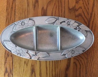 Wilton Armetale Magnolia Flower Design Oval Tray