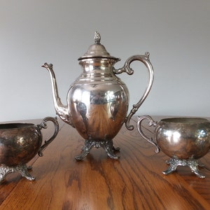 Wm Rogers Silver Plate Teapot With Sugar Bowl And Creamer image 2