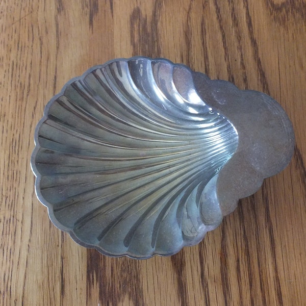 International Silver Co Silverplated Footed Clam Tray
