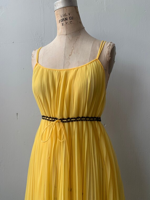 1960s 60s Vintage Bright Yellow Pleated Babydoll … - image 3