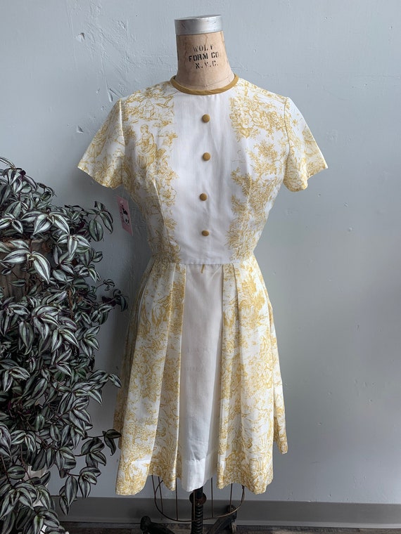 1950s 1960s White & Gold Toile Print Dress