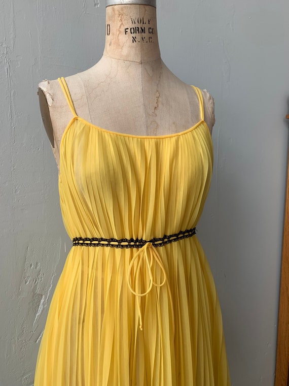 1960s 60s Vintage Bright Yellow Pleated Babydoll … - image 2