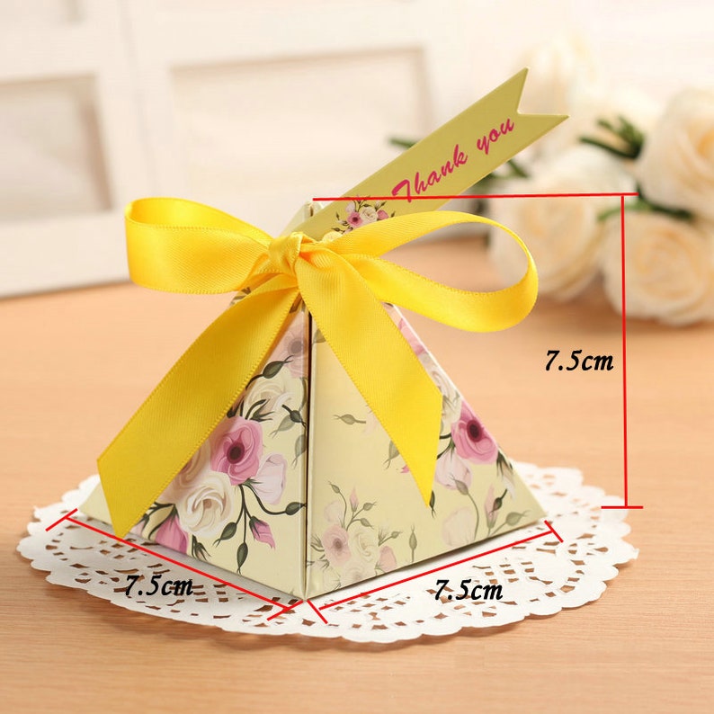 50pcs Creative Candy Box Baby Shower Favors Triangular Pyramid Wedding Favors Gifts Box Bomboniera Party Supplies1