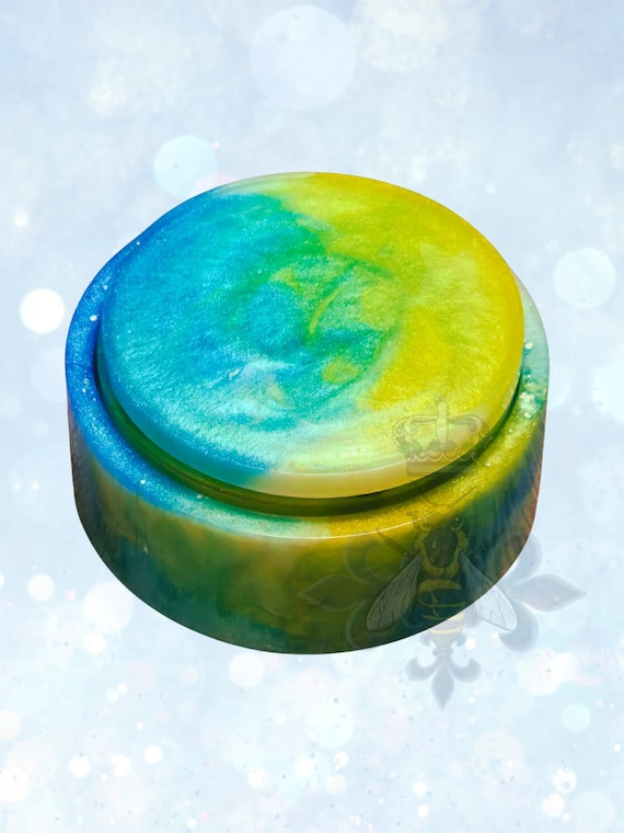 Coasters, Stand, Blue, White, Yellow, Green, Mica Powder, resin, bumpers 3.25 inches,