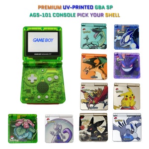 Könnte beinhalten: Eine Sammlung von 10 verschiedenen Pokémon-Game Boy Advance SP-Hüllen. Die Hüllen sind alle transparent und zeigen verschiedene Pokémon-Charaktere. Die Hüllen sind alle im gleichen Stil gehalten, mit einem schwarzen Rand und einem weißen Hintergrund. Die Hüllen sind alle in einwandfreiem Zustand.
