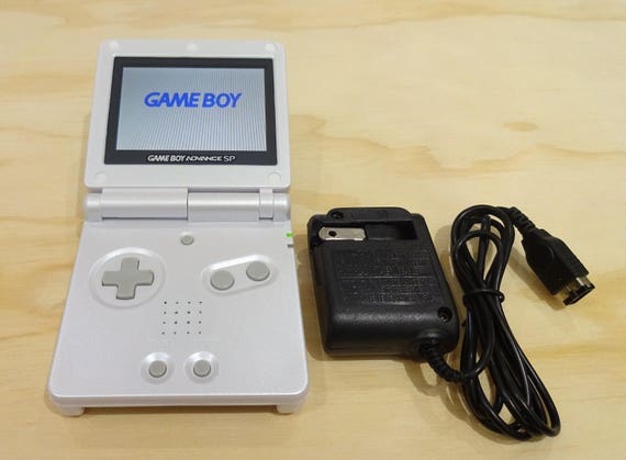  Game Boy Advance SP Pearl White : Video Games