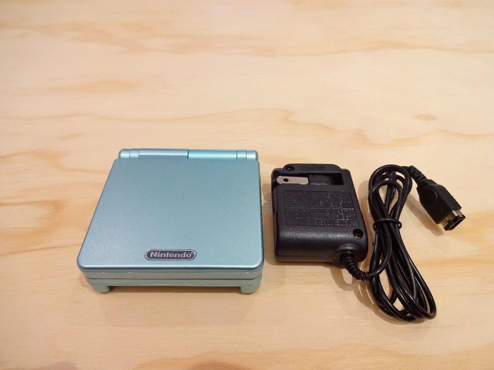 Nintendo Switch Nintendo GAMEBOY ADVANCE AGS-S-ZBA Nintendo Game Boy Advance SP - Platinum (AGS-S-ZVA) (AGS-S
