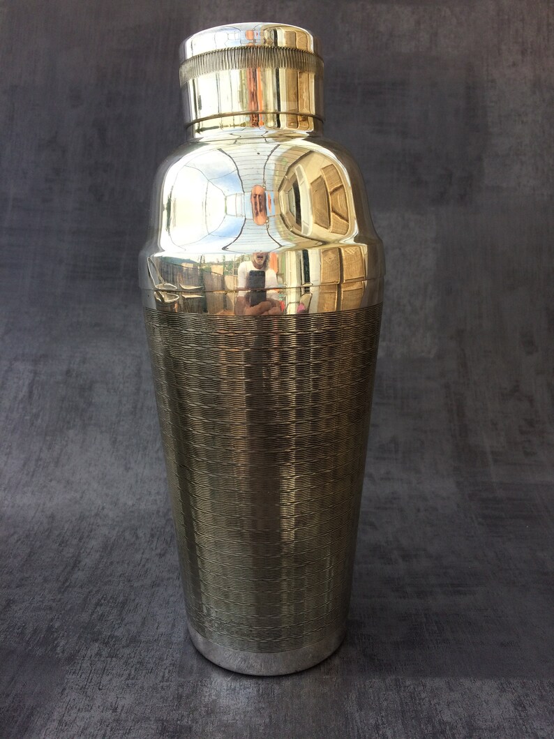 lot 150..very beautiful ENSEMBLE SEAU ice claws and SHAKER. Together bucket has ice and shaker.