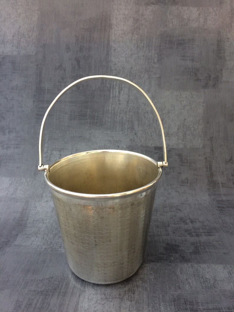 lot 150..very beautiful ENSEMBLE SEAU ice claws and SHAKER. Together bucket has ice and shaker.