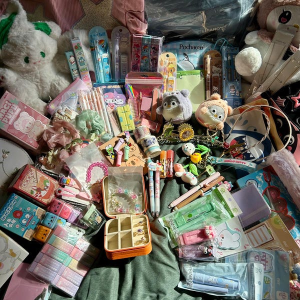 ACTUALIZADO Kawaii Mystery Scoop – Bolsa sorpresa de papelería, cuidado personal y accesorios