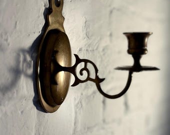 Un par de apliques de pared de latón vintage
