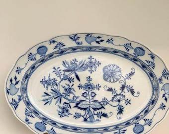Plato ovalado grande de porcelana Meissen Blue Onion, 41 cm, nuevo y antiguo, de primera calidad, del período Pfeiffer de la década de 1920. Plato de carne de porcelana pintado a mano con diseño de cebolla azul.