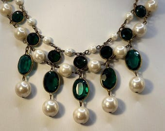 Exclusivo collar vintage de estilo alta costura de los años 50: perlas de imitación barrocas de cristal verde esmeralda, pieza llamativa al estilo francés Gripoix.