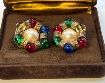 Pendientes de clip coloridos estilo vintage de los 80, con cuentas de perlas de imitación y cristales, joyería llamativa estilo Gripoix, pendientes retro atrevidos.