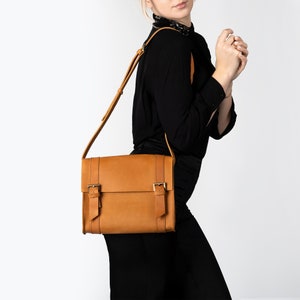 Petit sac à bandoulière en cuir personnalisé Sac messager en cuir Sac à main pour femme Sac en cuir marron clair Sac cartable