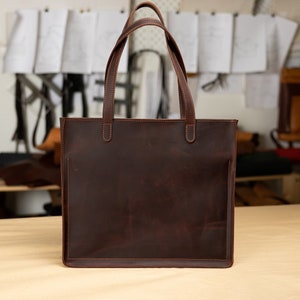 Classic tote bag for women