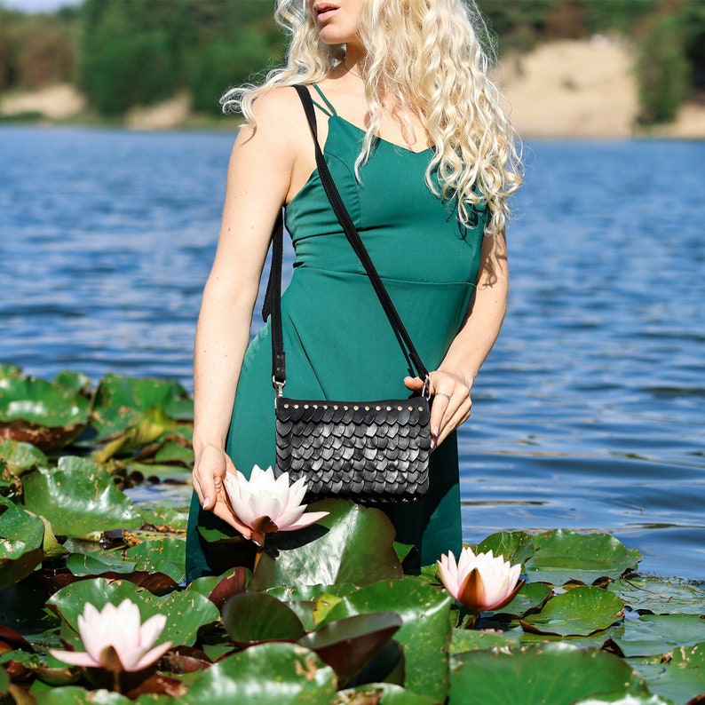 Small clutch bag for women in natural leather