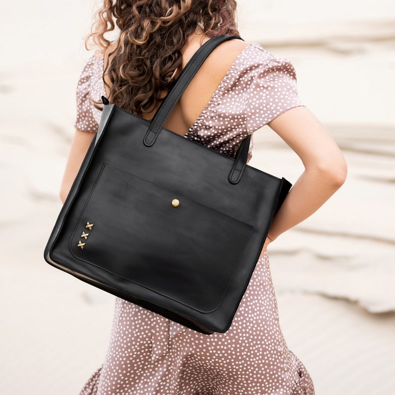 Woman's leather bag for any outfits