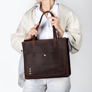 Everyday leather bag for women