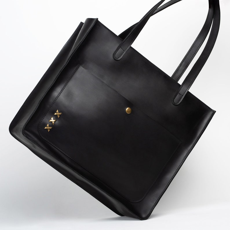 Bag made in smooth and thick leather
