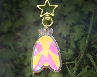 Llavero de polilla de arce rosada / Charm acrílico holográfico rosa y amarillo / Accesorio para bolso con cierre de estrella