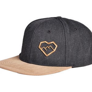 Snapback cap with wooden motif lasered from upcycled wood - i love mountains