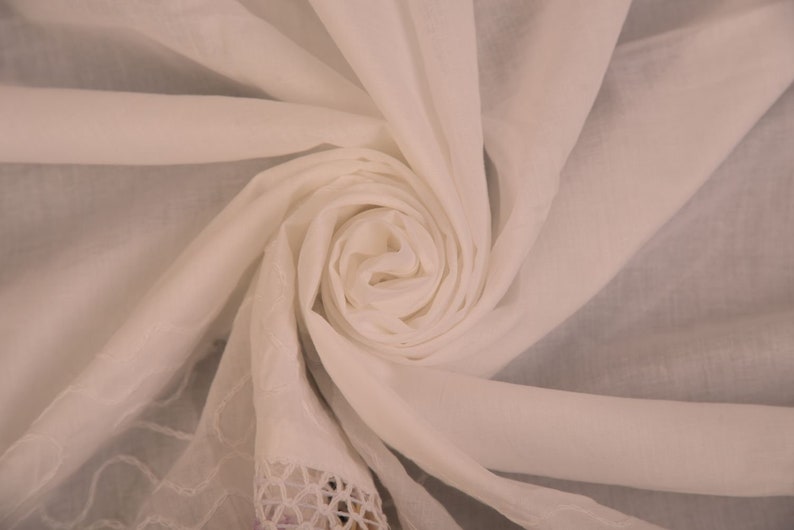 205 x 110cm 100/% Cotton Fabric White Fabric Floral fabric Remnant Fabric Crafts Supplies Clothing Fabric Cut off Fabric Fashion Fabric