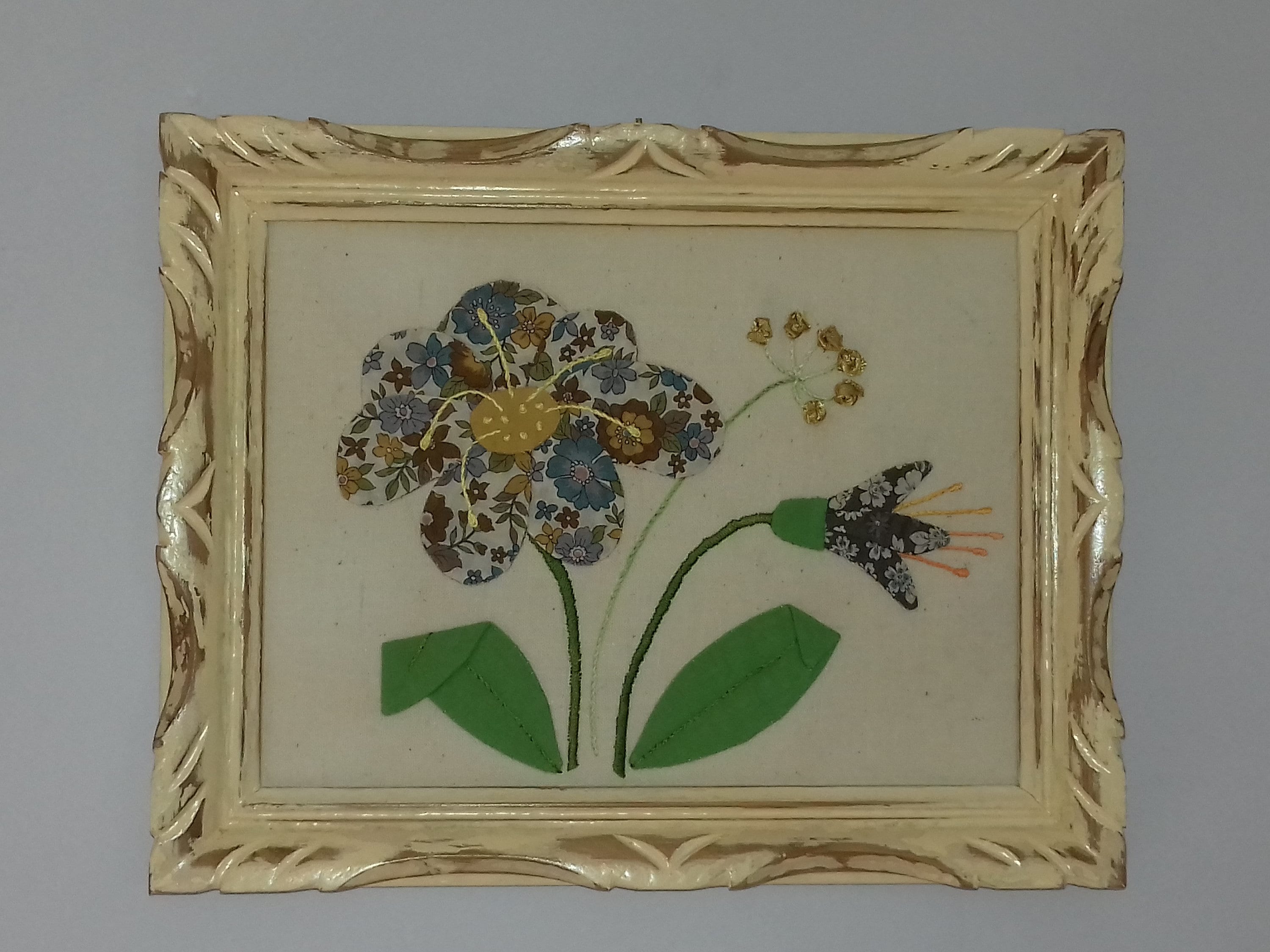 Cadre Décoration , Tableau Textile en Appliqué et Broderie Dans Cadre Ancien Revisité