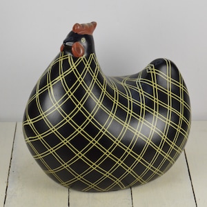 Black Plaid Sitting Hen 8.5&quot;, Pottery Ceramic Black with Beige Plaid Stripes, Country Farmhouse Kitchen Decor