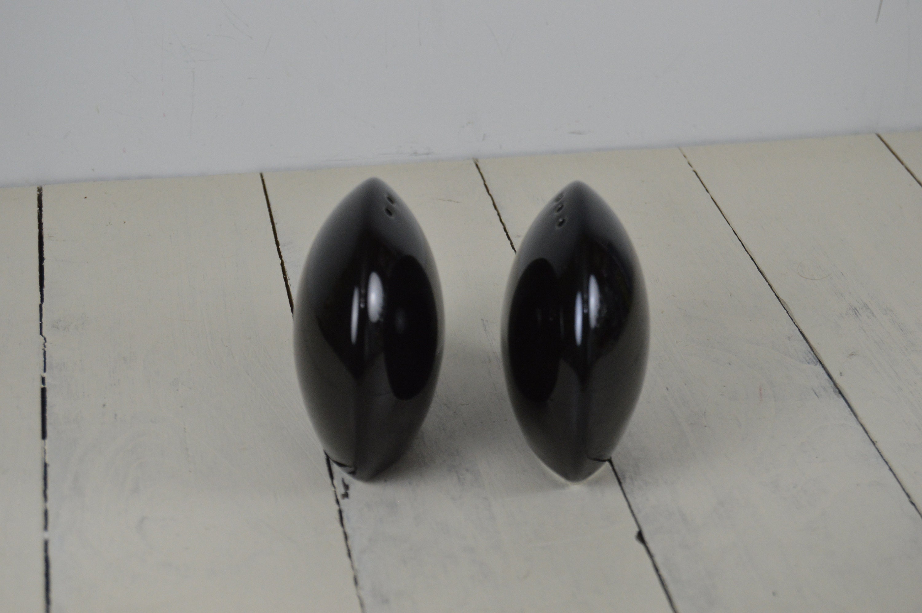 Round Flat Narrow Disc 3.25 Shiny Glossy Black 2/3 Holes Mikasa SIMPLICITY BLACK Salt and Pepper Shaker Set Round Flat Narrow Disc 3.25 Shiny Glossy Black 2/3 Holes Mikasa SIMPLICITY BLACK Salt and Pepper Shaker Set