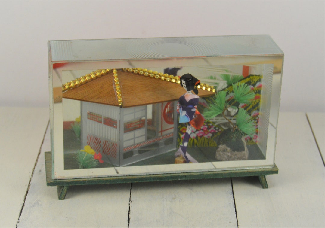 Vintage Japanese Diorama With Geisha and House, Glass Box With Back ...