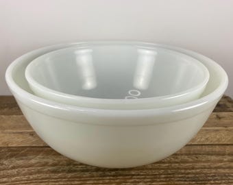 2 Pcs Pyrex True OPAL Mixing Bowls 404 403, All White Nesting Bowls Unmarked Pyrex, 4 quart 2.5 quart, Used/Scratches