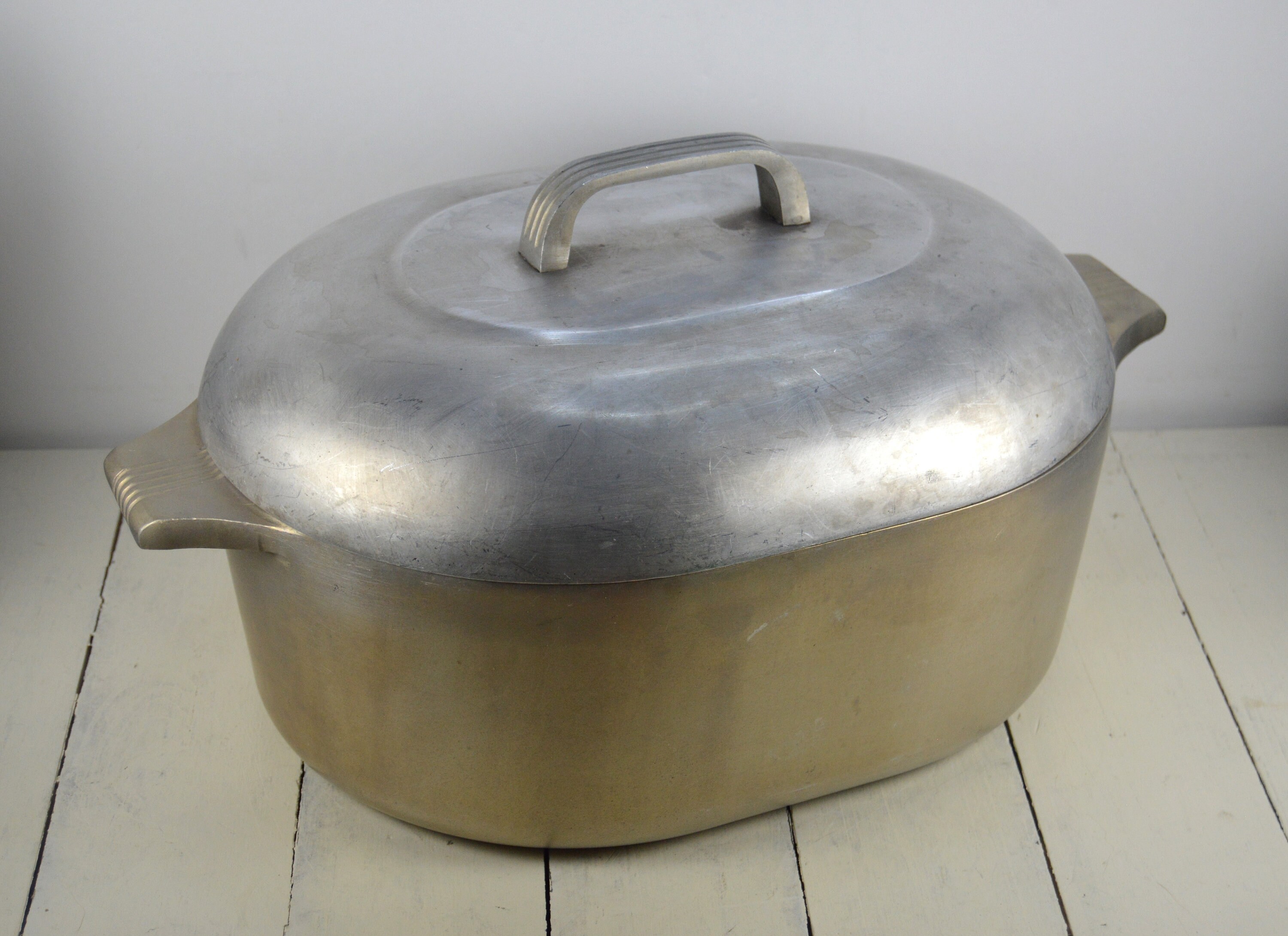 Huge 13 QT Magnalite Roaster with Lid and Trivet